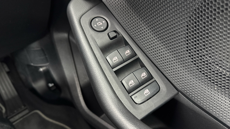 BMW 2 Series 218i Sport 4dr DCT Petrol Saloon